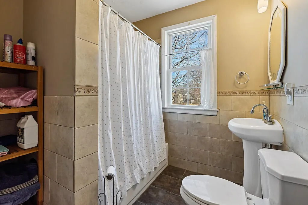 184 Highland Avenue Gardiner ME 04345