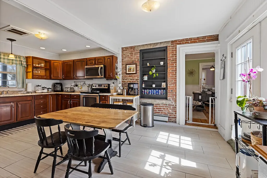 184 Highland Avenue Gardiner ME 04345