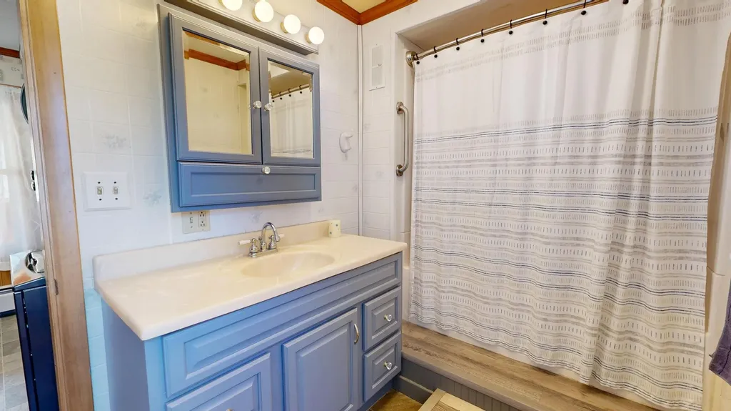 41 Middle Avenue Mexico ME 04257