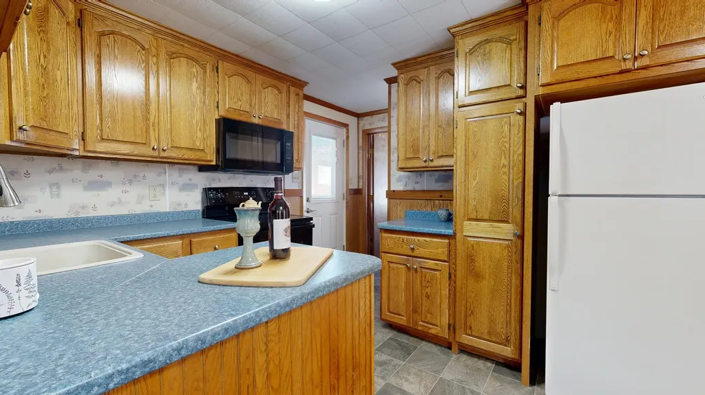 41 Middle Avenue Mexico ME 04257