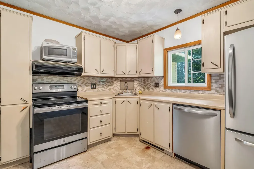 8 Sylvan Road Orono ME 04473