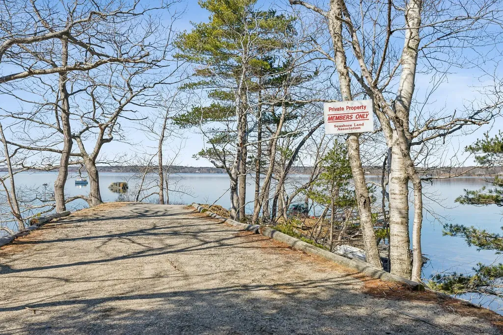 18 Almonte Avenue Yarmouth ME 04096