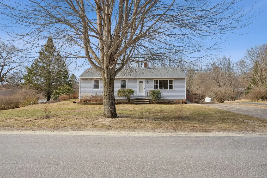 174 River Road Topsham ME 04086