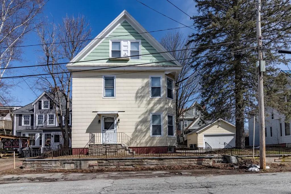 15 Arch Avenue Lewiston ME 04240