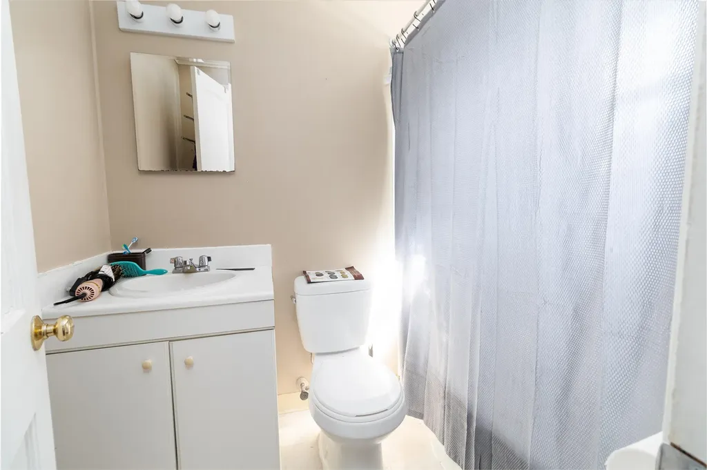 15 Arch Avenue Lewiston ME 04240