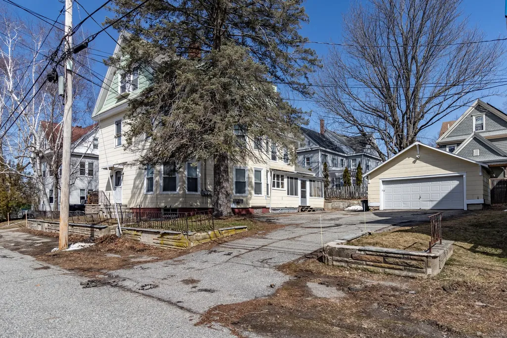 15 Arch Avenue Lewiston ME 04240
