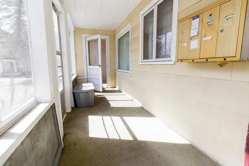 15 Arch Avenue Lewiston ME 04240