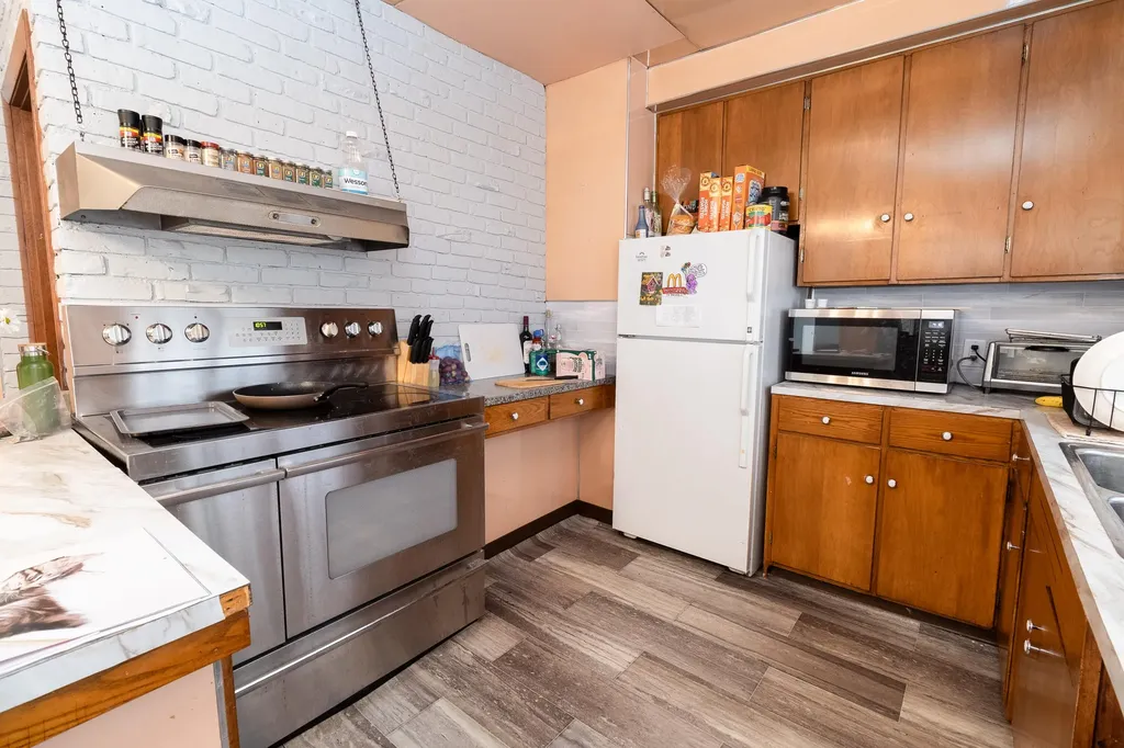 15 Arch Avenue Lewiston ME 04240