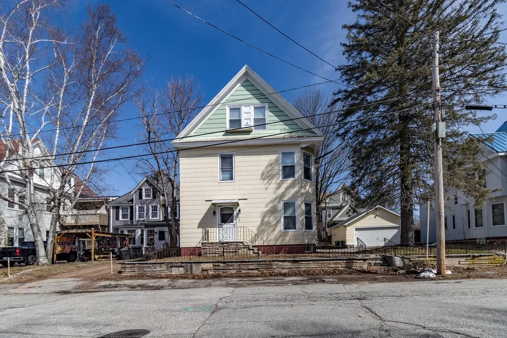 15 Arch Avenue Lewiston ME 04240