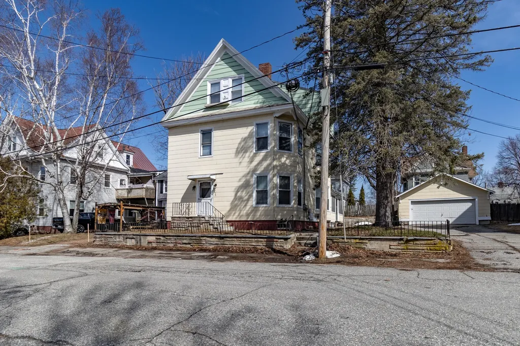 15 Arch Avenue Lewiston ME 04240
