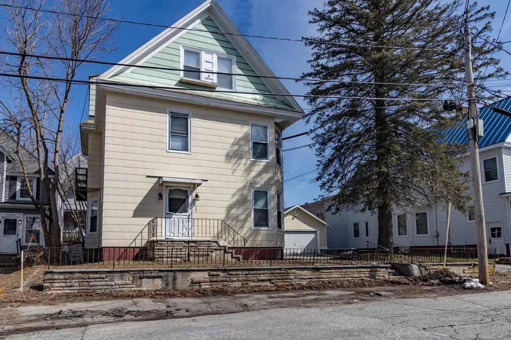 15 Arch Avenue Lewiston ME 04240