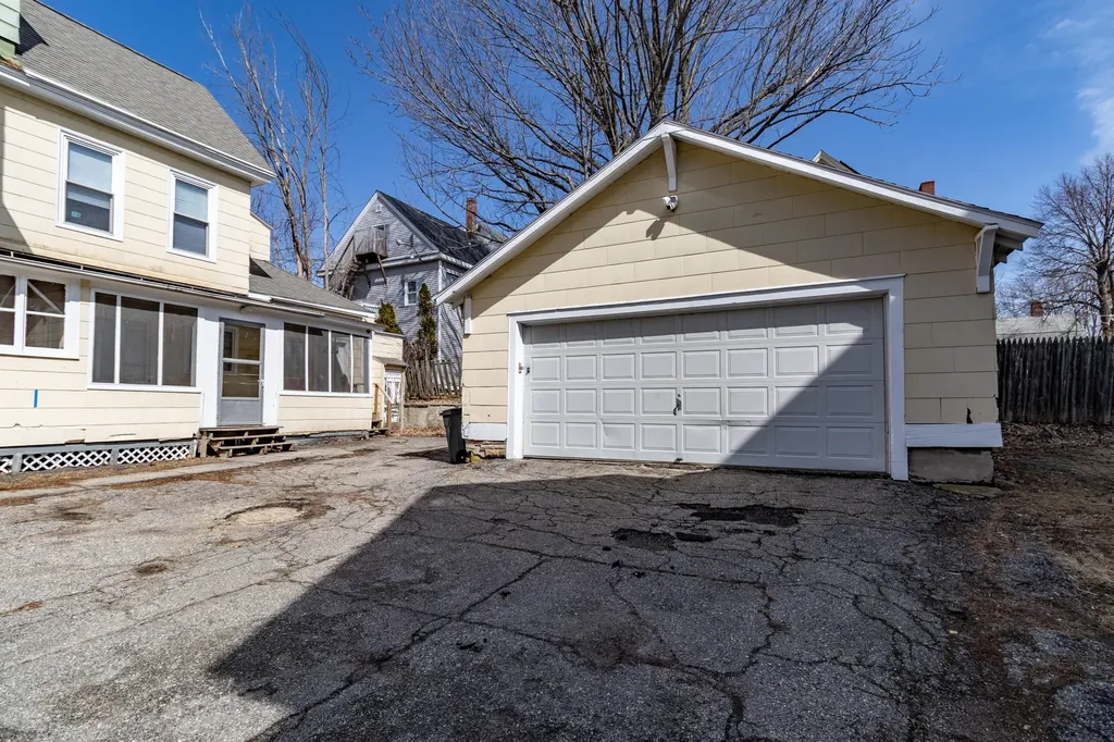 15 Arch Avenue Lewiston ME 04240