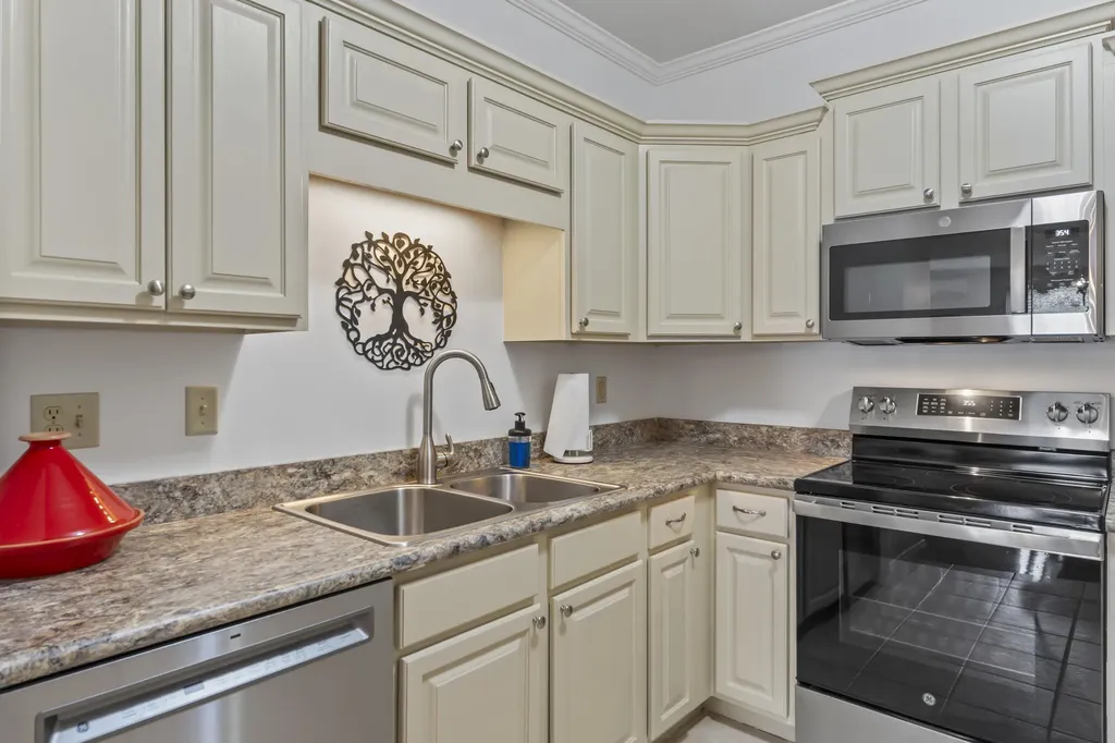 106 Farragut Way Kennebunk ME 04043