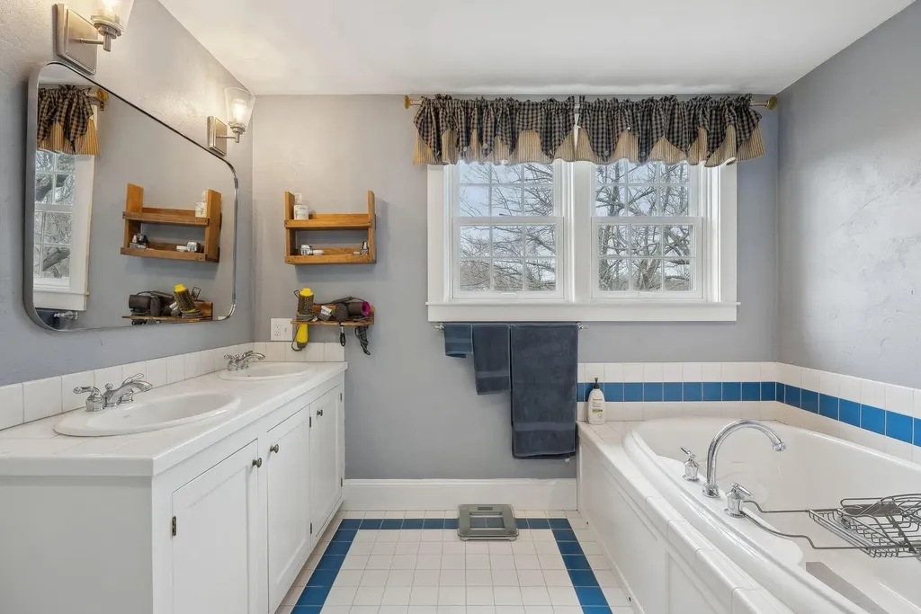 11 Mcquillians Hill Drive Gorham ME 04038