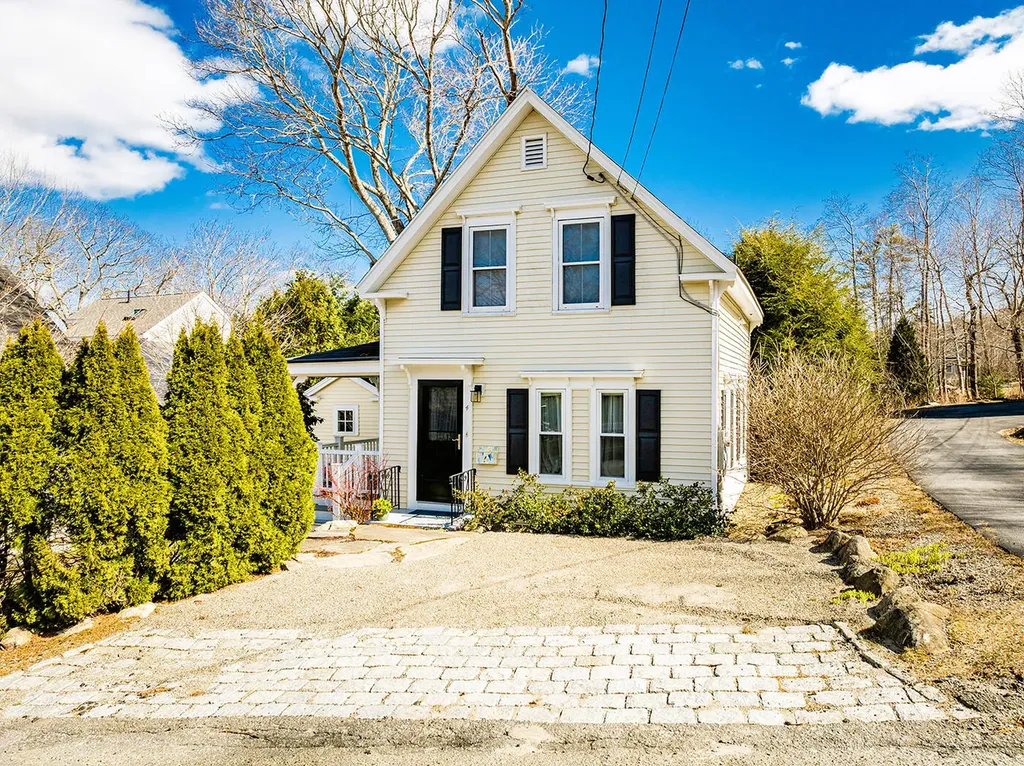 4 Chestnut Hill Street Camden ME 04843