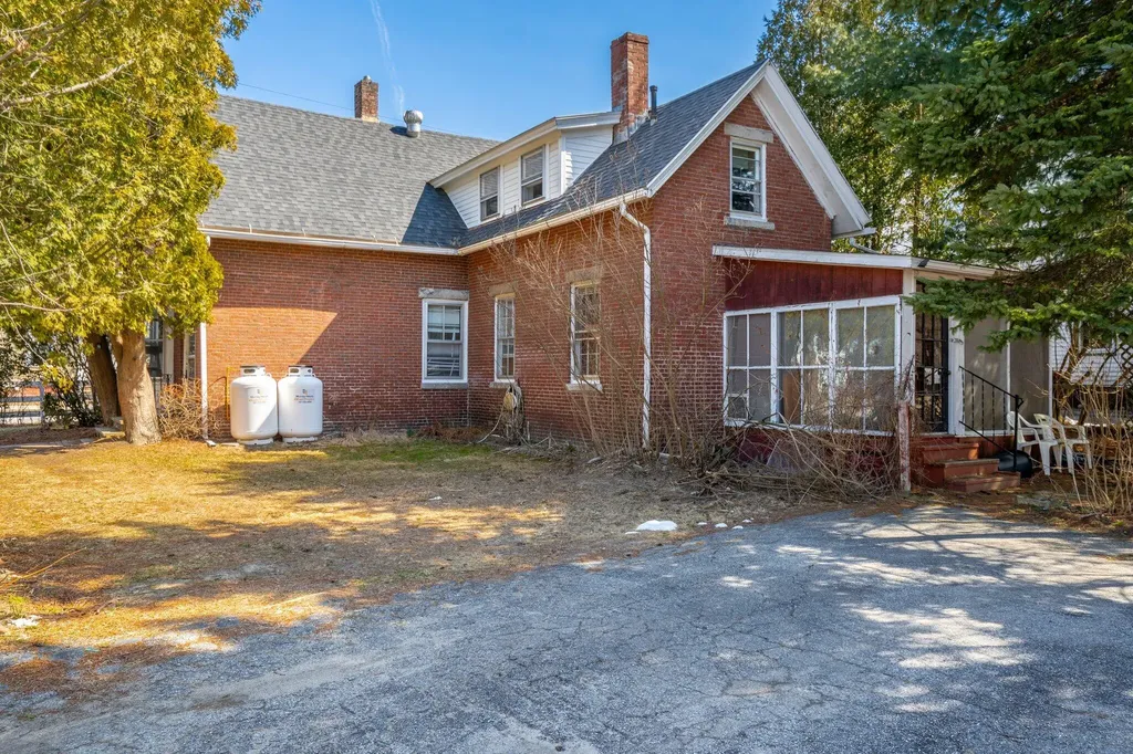 219 Oak Street Lewiston ME 04240