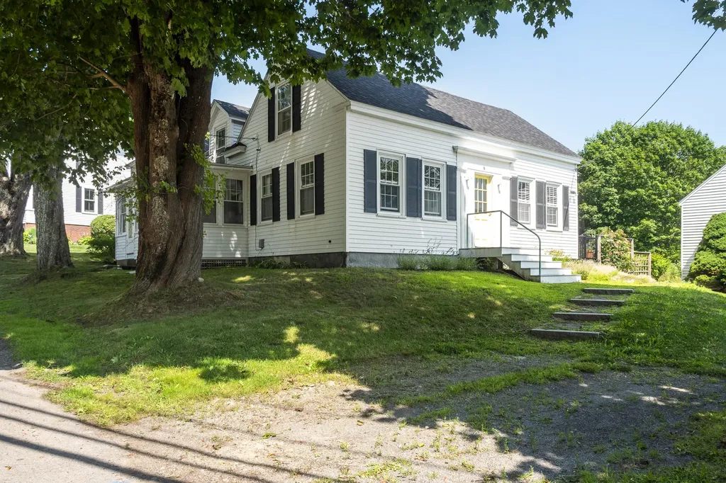 9 School Street Boothbay Harbor ME 04538