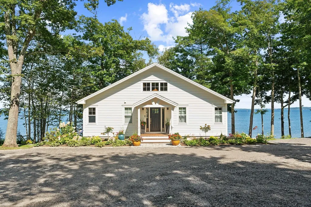 11 Crest Street Northport ME 04849
