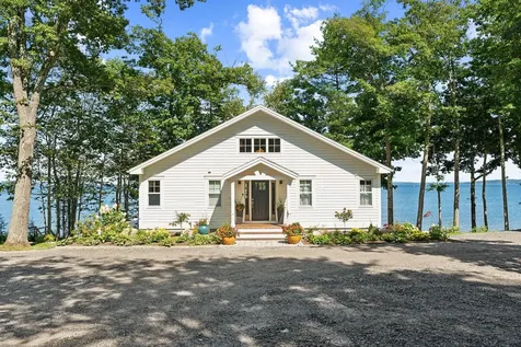 11 Crest Street Northport ME 04849