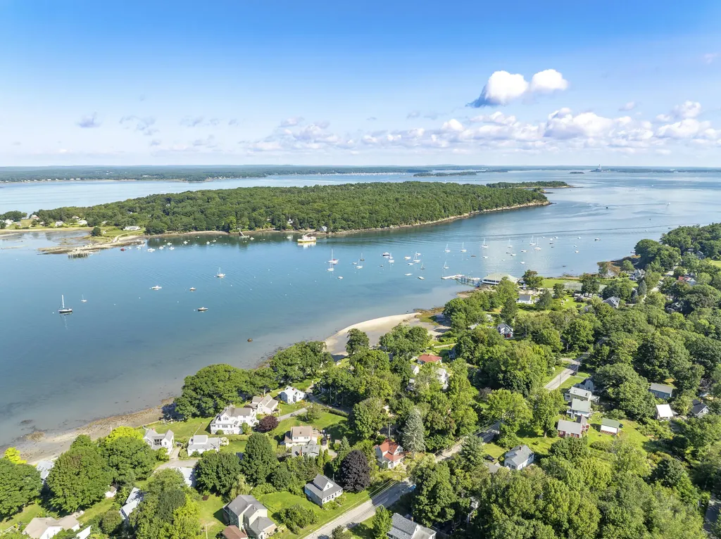 428 Island Avenue Portland ME 04108