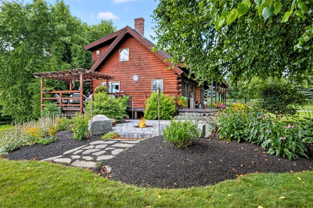 1547 Augusta Road Bowdoin ME 04287