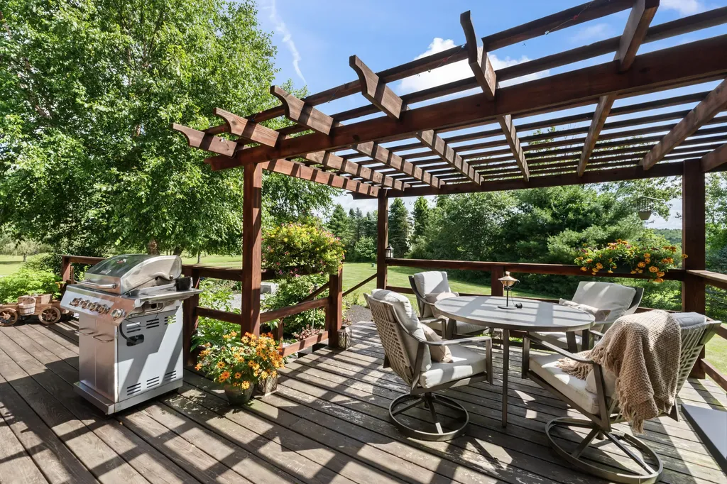 1547 Augusta Road Bowdoin ME 04287