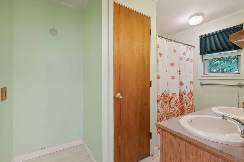 6 Bouchard Drive Brunswick ME 04011