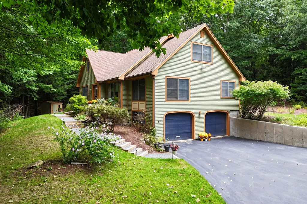 27 Sheffield Avenue Lewiston ME 04240