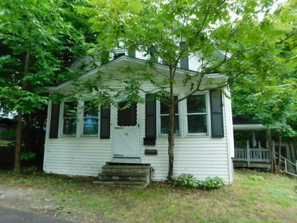 16 Dexter Street Dexter ME 04930