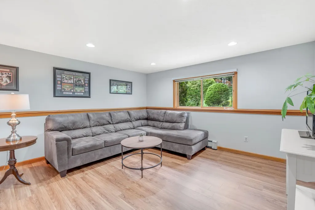 124 Fairway Drive Auburn ME 04210