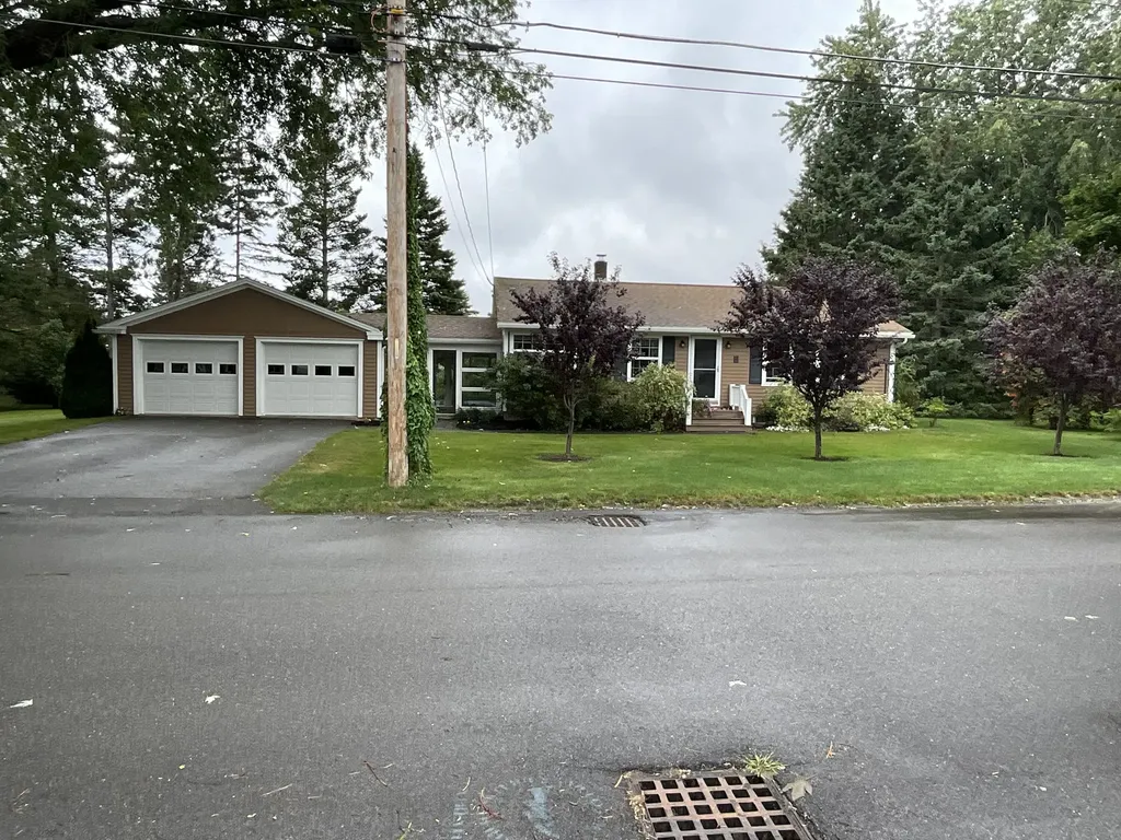 5 Sunset Drive Veazie ME 04401