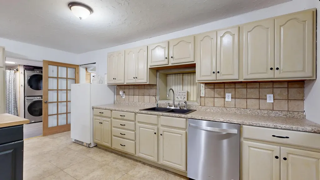 4 Kidder Avenue Dixfield ME 04224