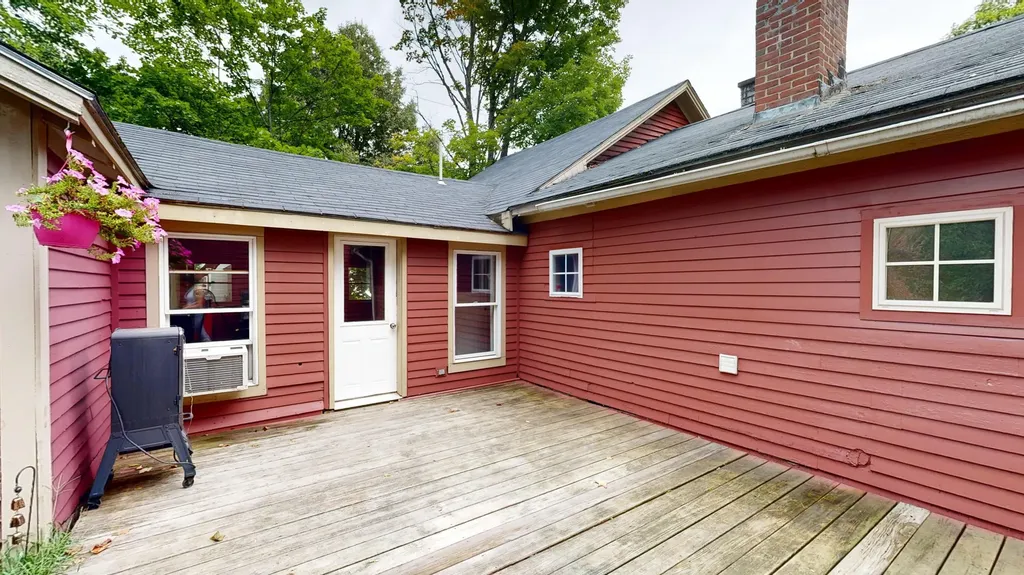 4 Kidder Avenue Dixfield ME 04224