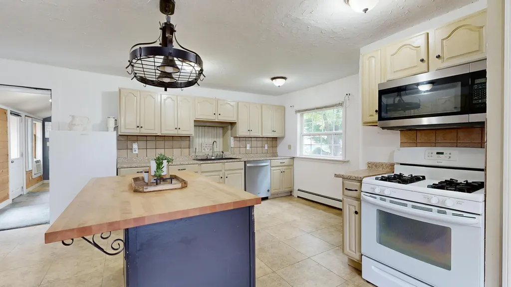 4 Kidder Avenue Dixfield ME 04224