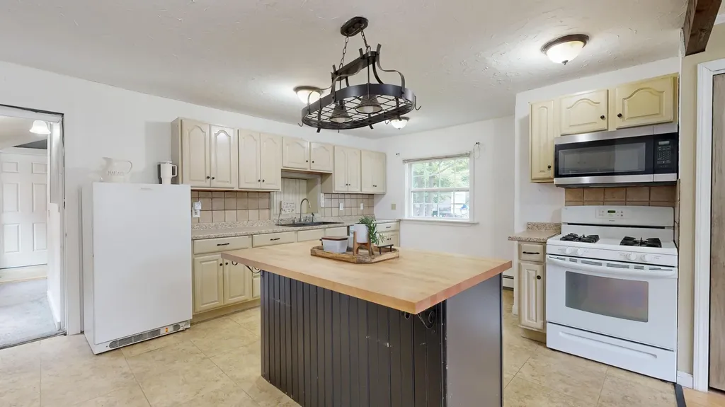 4 Kidder Avenue Dixfield ME 04224