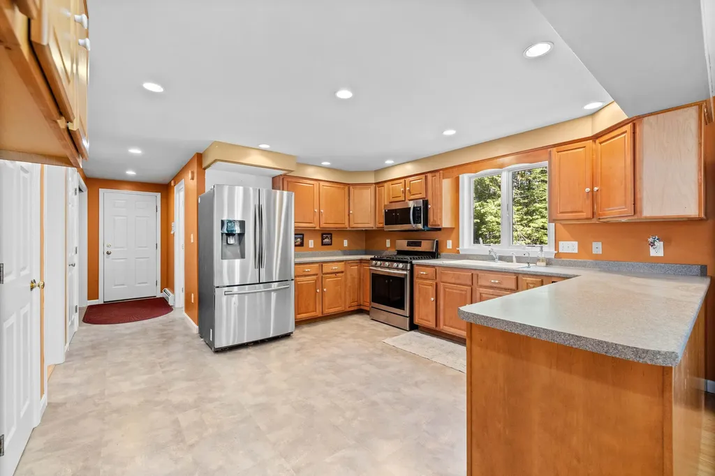 15 Lilac Lane Kennebunkport ME 04046