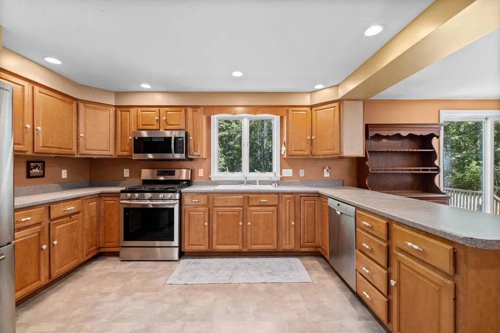 15 Lilac Lane Kennebunkport ME 04046