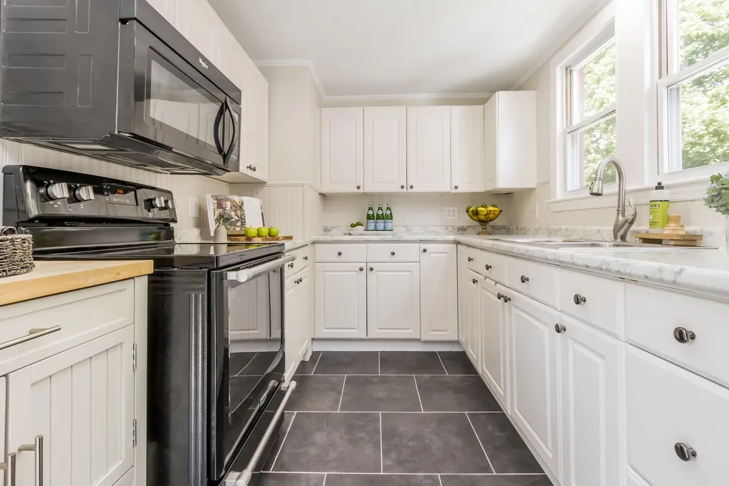 25 Dorset Street Portland ME 04102