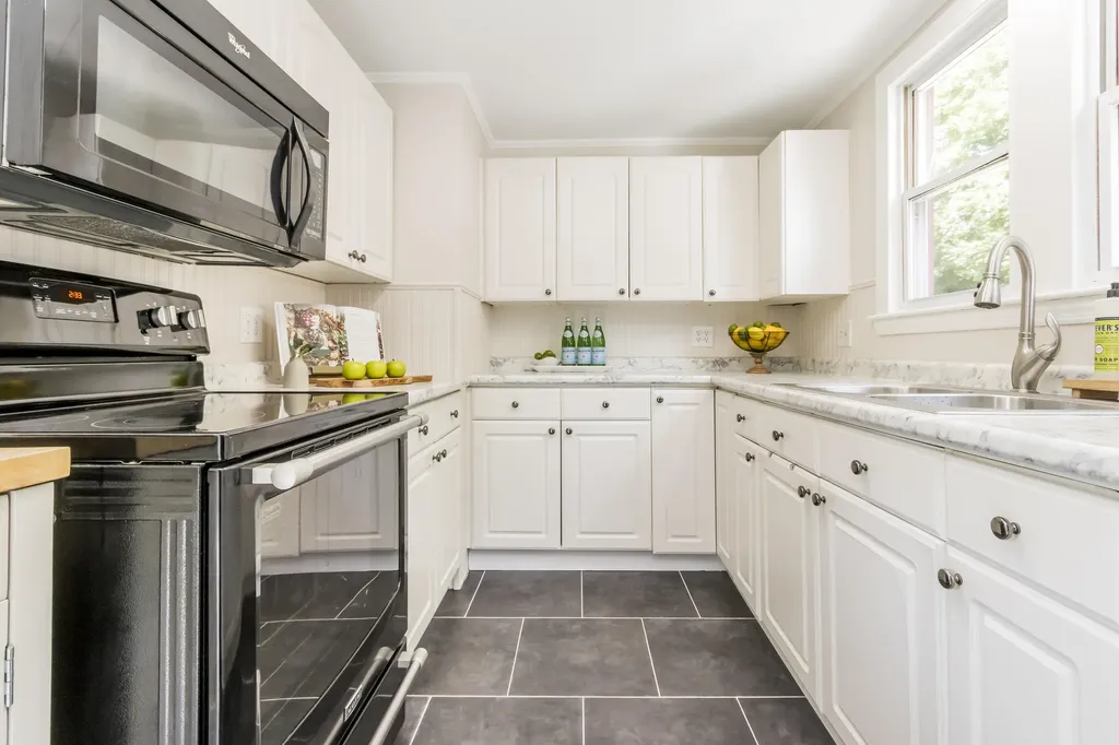 25 Dorset Street Portland ME 04102