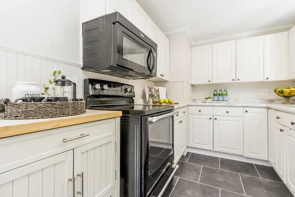 25 Dorset Street Portland ME 04102