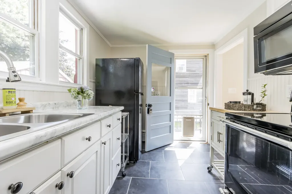 25 Dorset Street Portland ME 04102