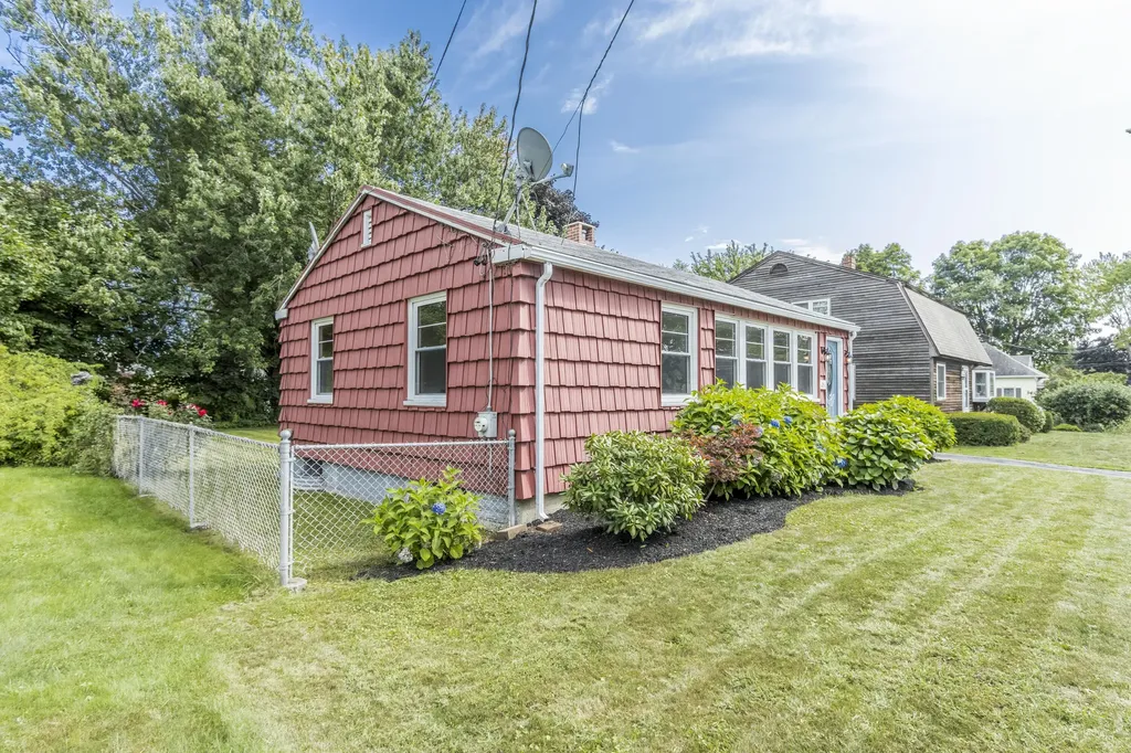 25 Dorset Street Portland ME 04102
