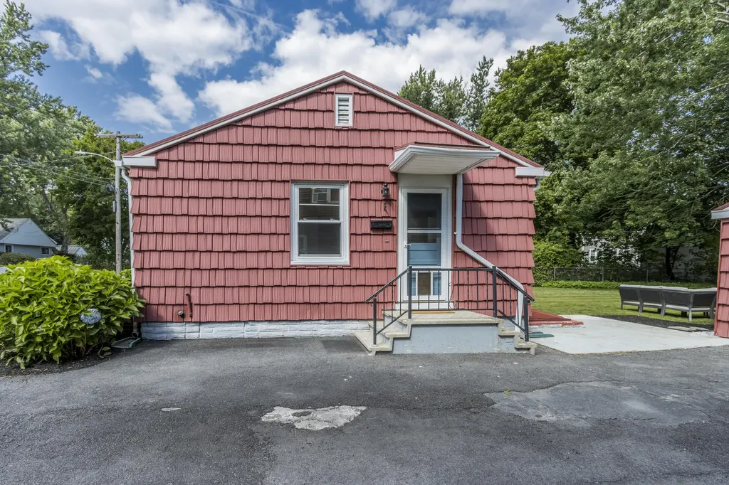 25 Dorset Street Portland ME 04102