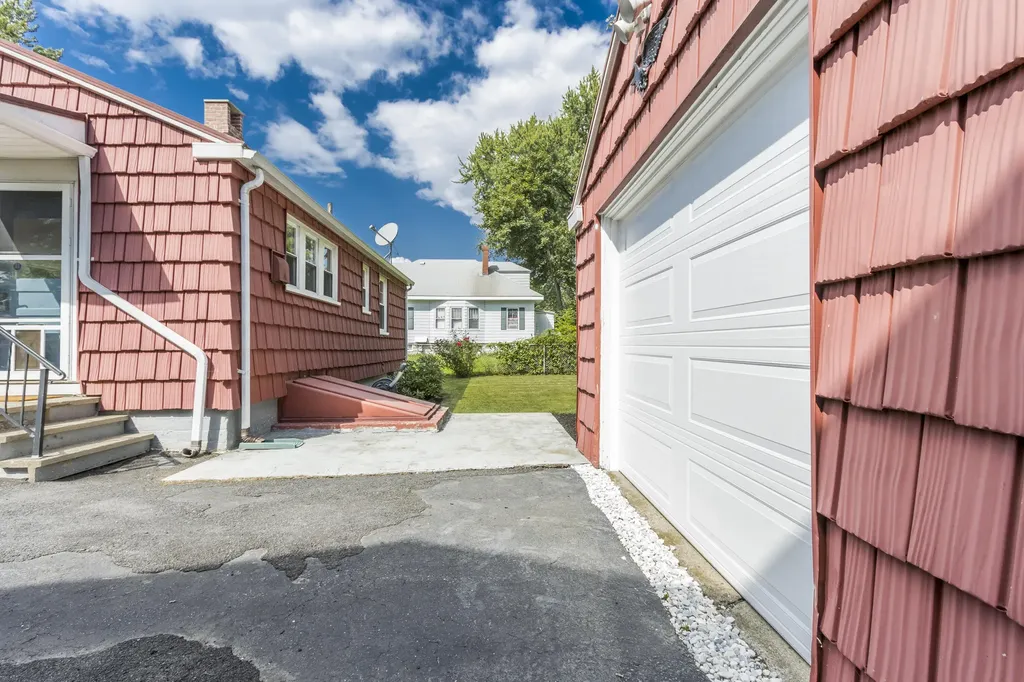 25 Dorset Street Portland ME 04102