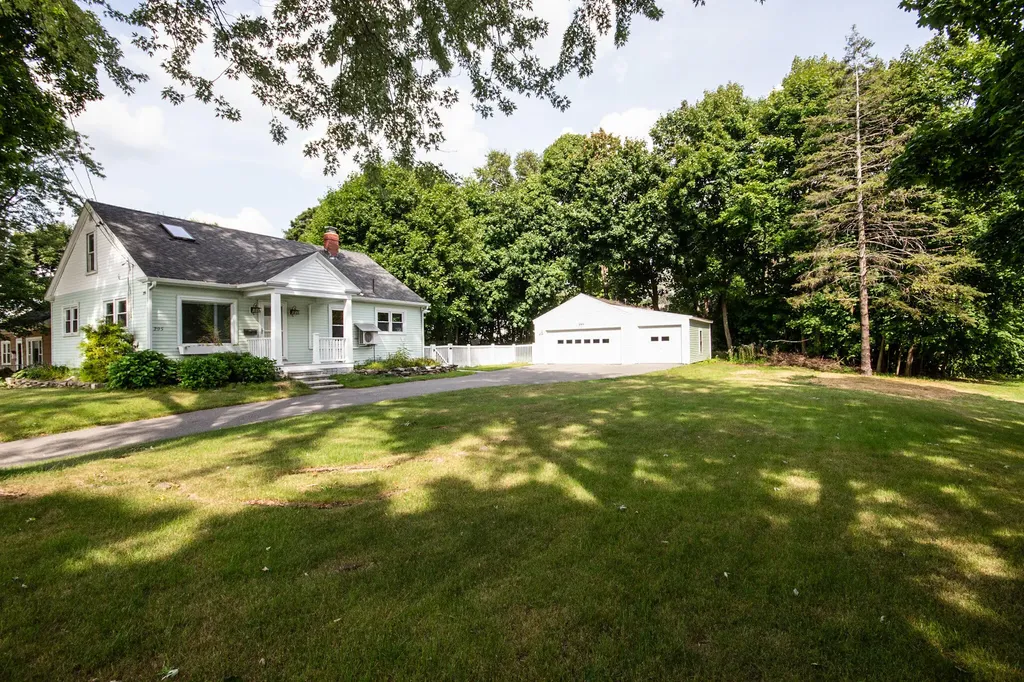 295 Maple Street Bangor ME 04401