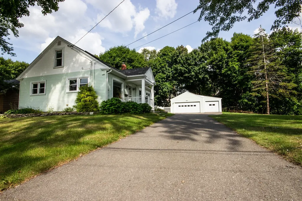 295 Maple Street Bangor ME 04401