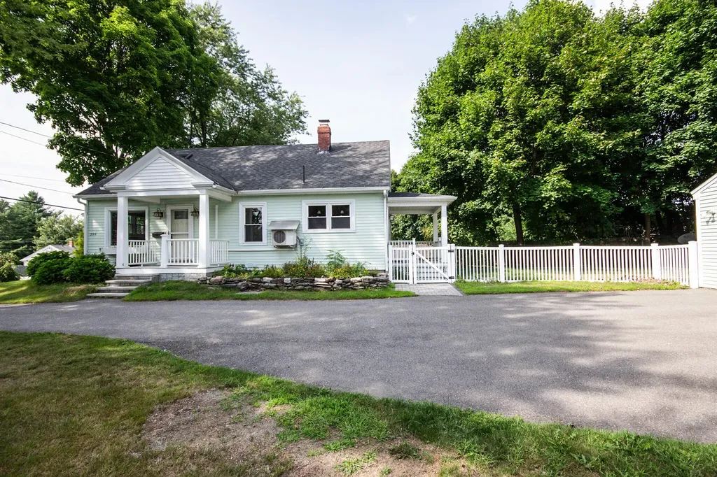 295 Maple Street Bangor ME 04401