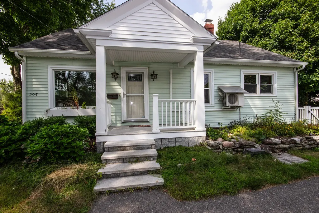 295 Maple Street Bangor ME 04401