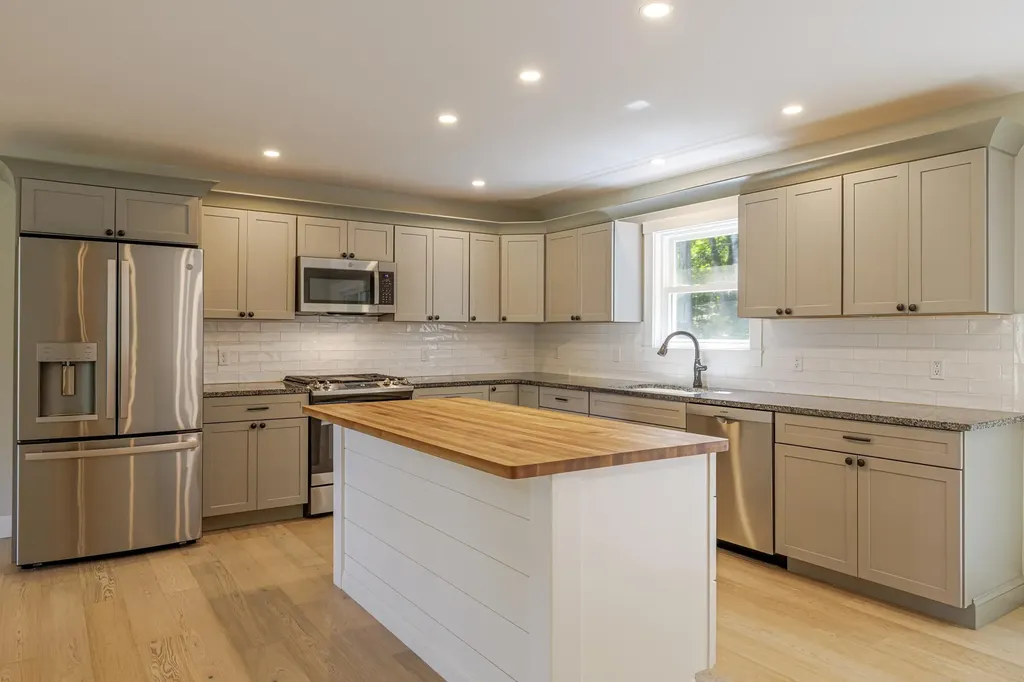 15 Highview Avenue Hancock ME 04640