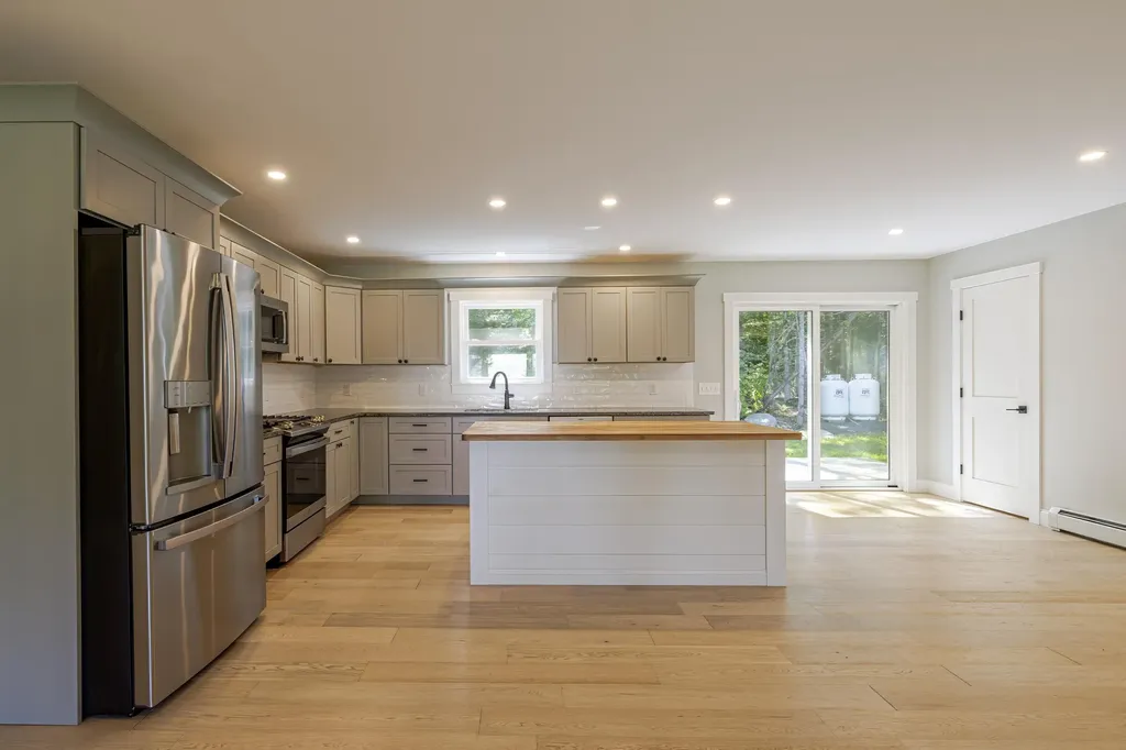 15 Highview Avenue Hancock ME 04640